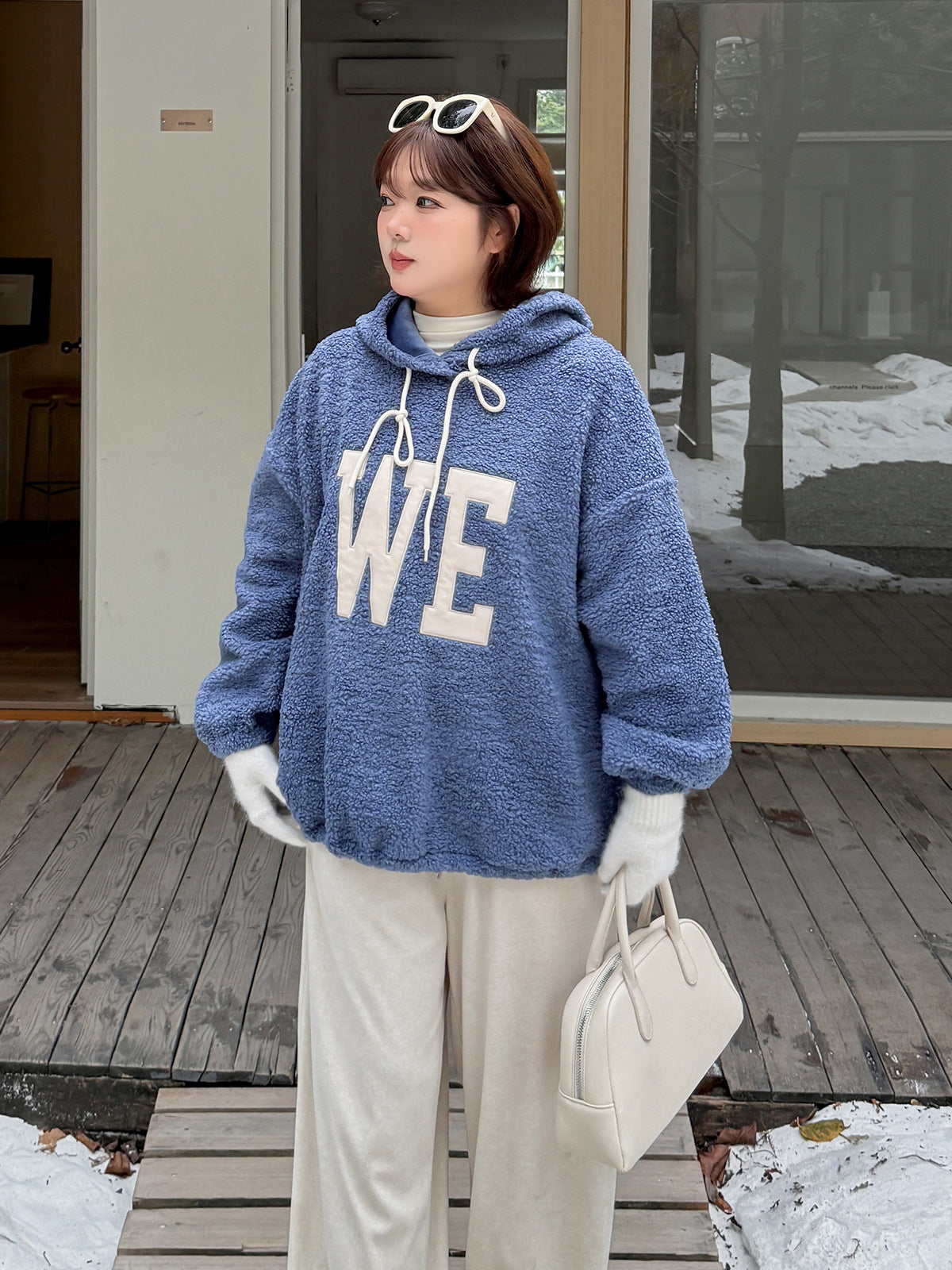 大きいサイズ レディース 刺繍ロゴ付きプルオーバーふわふわフリースパーカー LL 3L 4L 5L