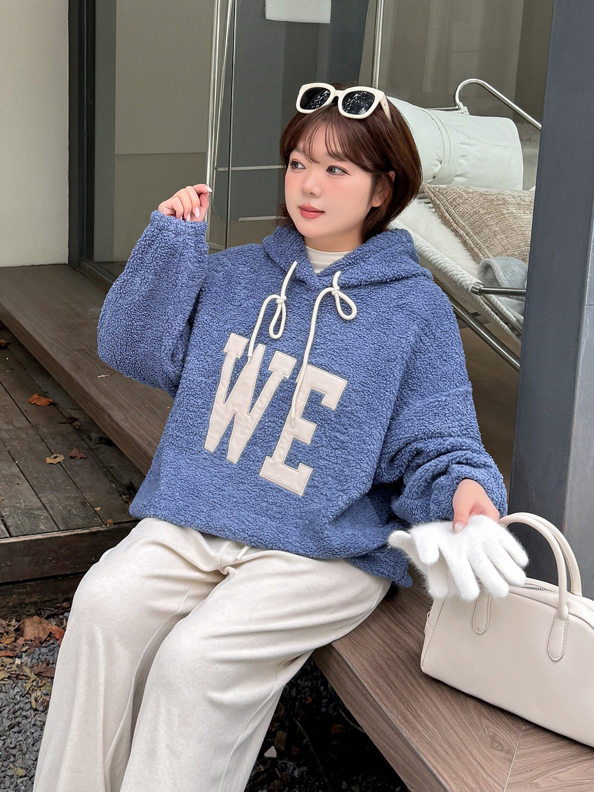 大きいサイズ レディース 刺繍ロゴ付きプルオーバーふわふわフリースパーカー LL 3L 4L 5L